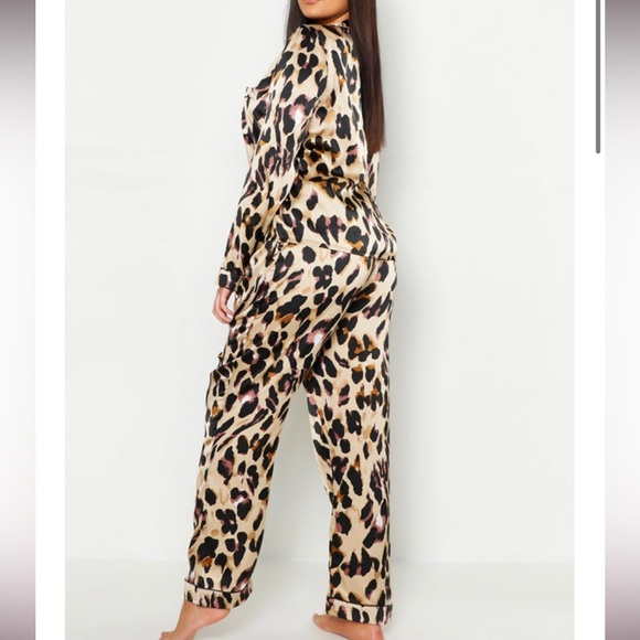 NEW•1X•SILKY LEOPARD SATIN PAJAMA SET - Picture 4 of 10